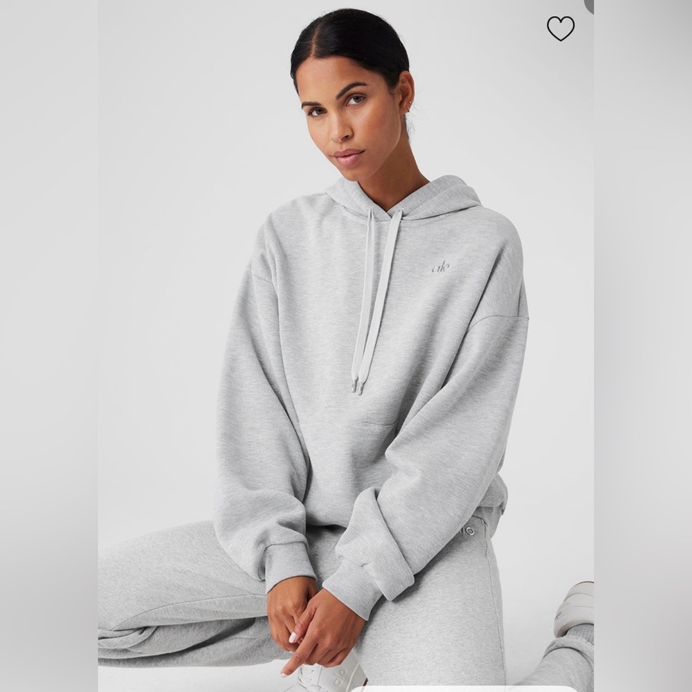 alo yoga accolade set in athletic heather grey